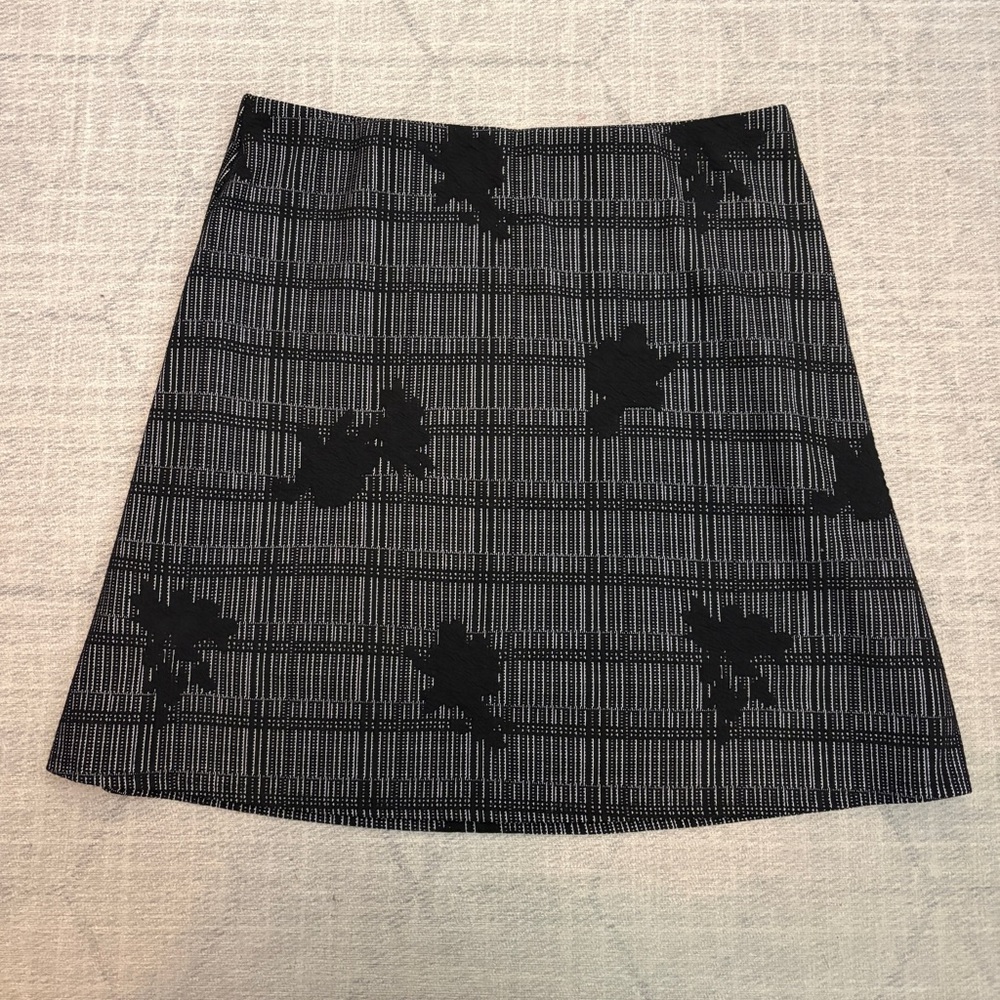 Margaret M Black and Gray Patterned Skirt